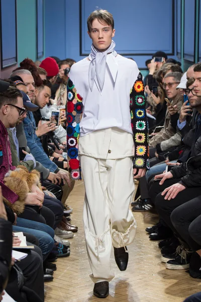 Look 30